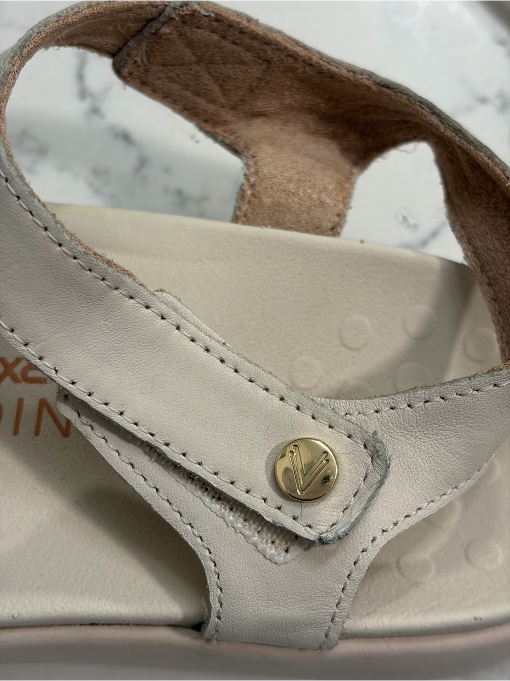 Vionic Awaken Recovery Sandals - Picture 5 of 7